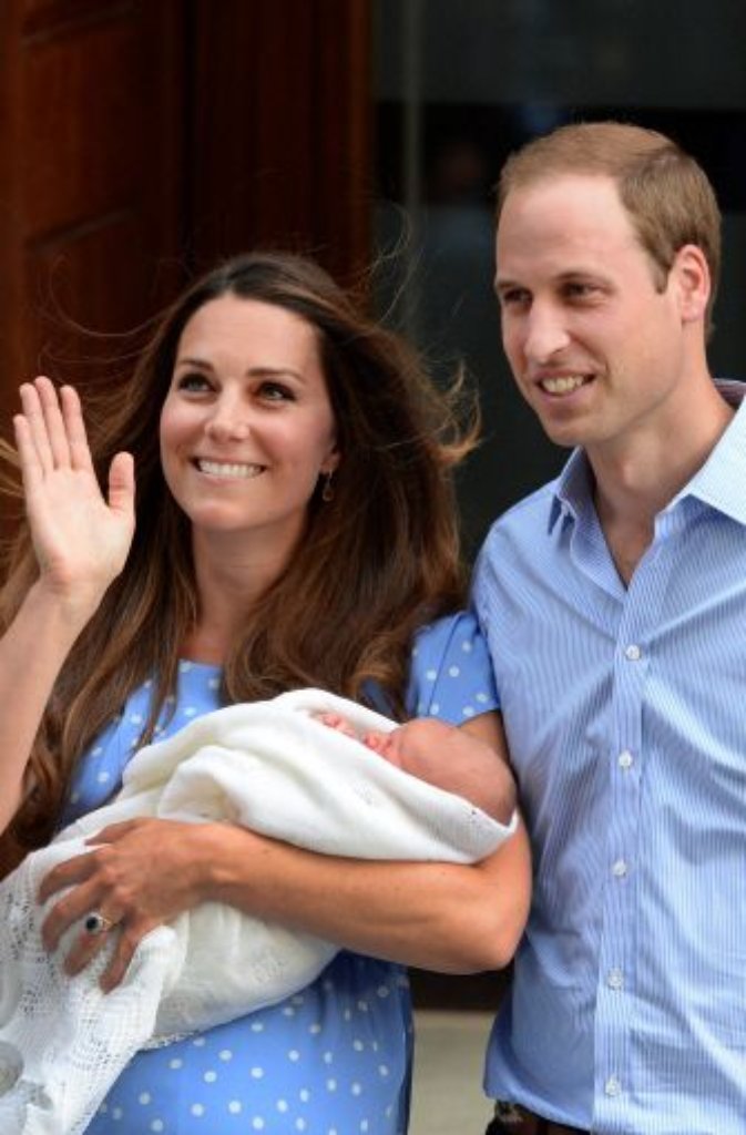 Sie sind aber auch eine besonders schnucklige Familie: Seit dem 22. Juli macht der kleine George das Glück von Kate und Prinz William perfekt.