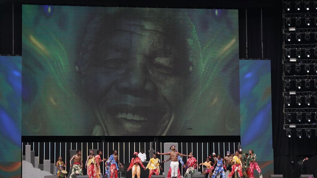  Internationale Popstars haben ein Konzert zu Ehren der 2013 verstorbenen Anti-Apartheid-Ikone Nelson Mandela gegeben. Auch Bob Geldorf hat sich beim Global Citizen Festival in Johannesburg blicken lassen. 