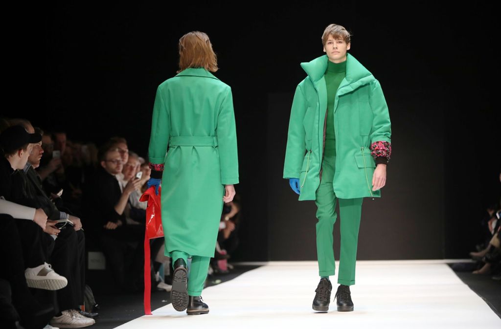 „Grün, grün, grün ist alles was ich trage...“ – bei der Fashion Week in Berlin geht es farbenfroh zu.
