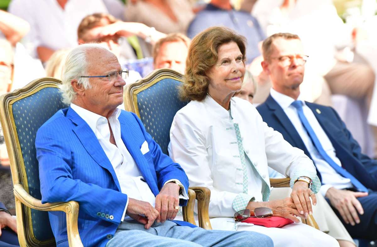 Im Zentrum: Das Königspaar. König Carl Gustaf hatte im April seinen 75. Geburtstag gefeiert.