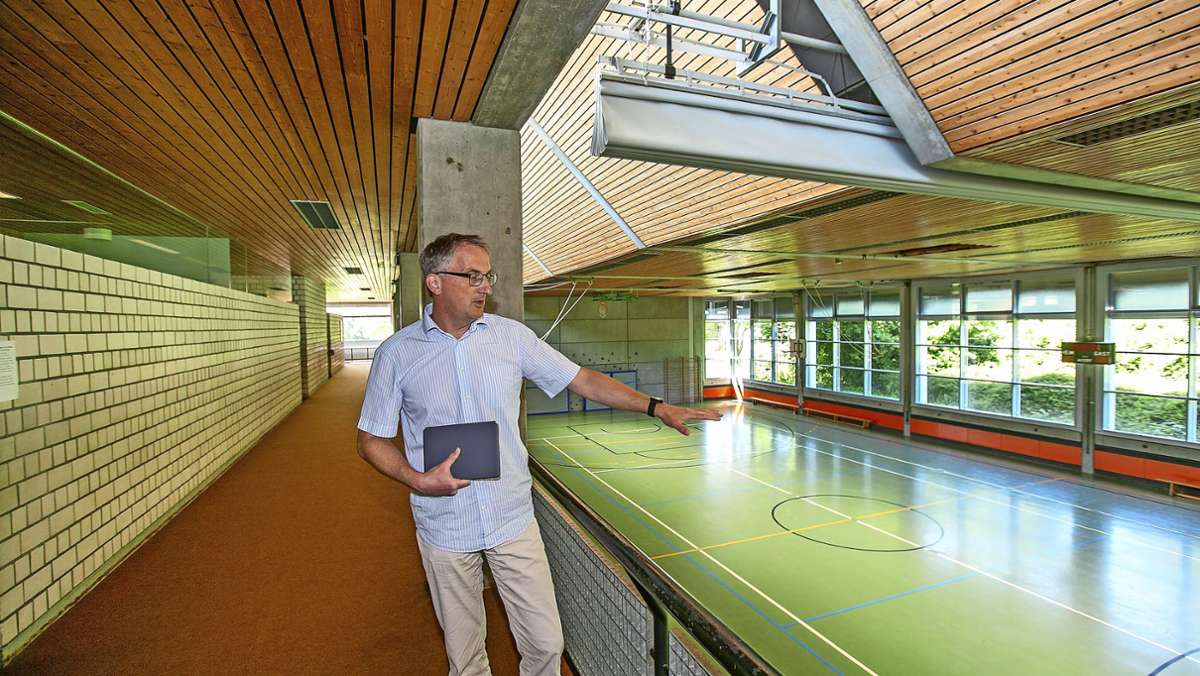  Die Schulhäuser in Schanbach sind auf dem neuesten Stand, nun bedarf die alte Sporthalle aus den 1970ern der Erneuerung. Der Gemeinderat Aichwald wird nach der Sommerpause entscheiden, ob sie saniert wird. 