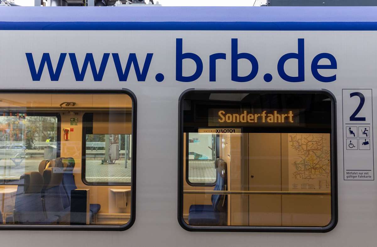 Der Zweckverband Schönbuch hat Probefahrten mit alternativen Zügen durchgeführt, nachdem bekannt wurde, dass die ursprünglich bestellten Triebzüge erst mit 18 Monaten Verspätung ausgeliefert werden können.