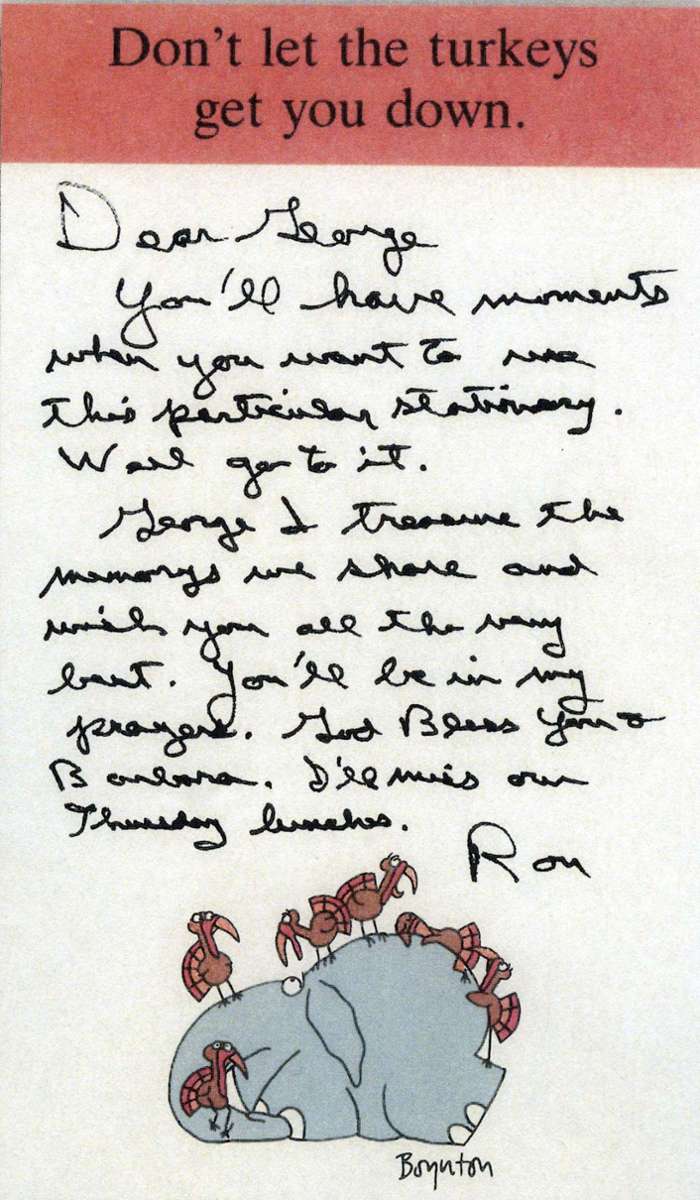 Ronald Reagan an George Bush: Ronald Reagan hinterließ als erster Präsident einen kurzen Brief auf einem Notizblock. Am unteren Ende des Blocks ist ein Elefant – das Symbol der Republikaner – gezeichnet, auf den Truthähne klettern. Eine humorvolle Geste an den alten Weggefährten George Bush zusammen mit den besten Wünschen: „Gott möge Sie und Barbara beschützen.“