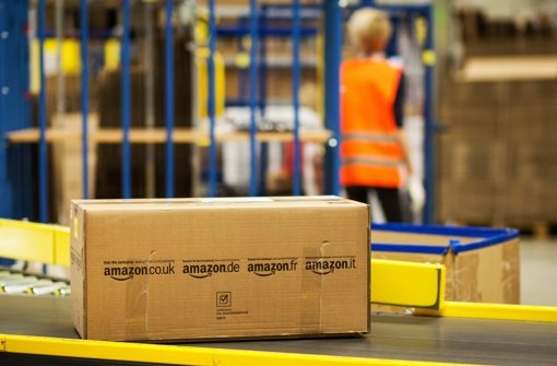 Mit 200 Aushilfen versucht Amazon im Versandzentrum Pforzheim, die zahlreichen Bestellungen vor dem Weihnachtsfest abzuarbeiten. Foto: dpa