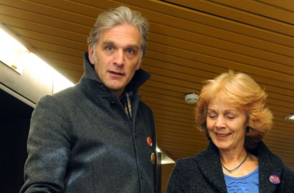 ... gibt am 17. November 2011 auch - gemeinsam mit seiner Frau Sigrid Klausmann-Sittler - einen Wahlzettel zur Volksabstimmung über das Ausstiegsgesetz zur Beteiligung des Landes Baden-Württemberg an den S21-Kosten ab. Der Protest ...