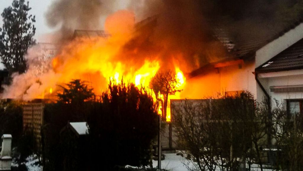 Kirchheim unter Teck: Brand zerstört zwei Reihenhäuser