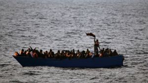 Fast 100 Tote nach Untergang von Flüchtlingsboot