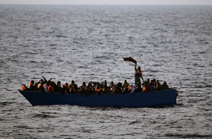 Fast 100 Tote nach Untergang von Flüchtlingsboot