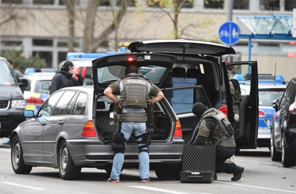 An einer Schule in Heidenheim ist es zu einem Großeinsatz der Polizei gekommen.