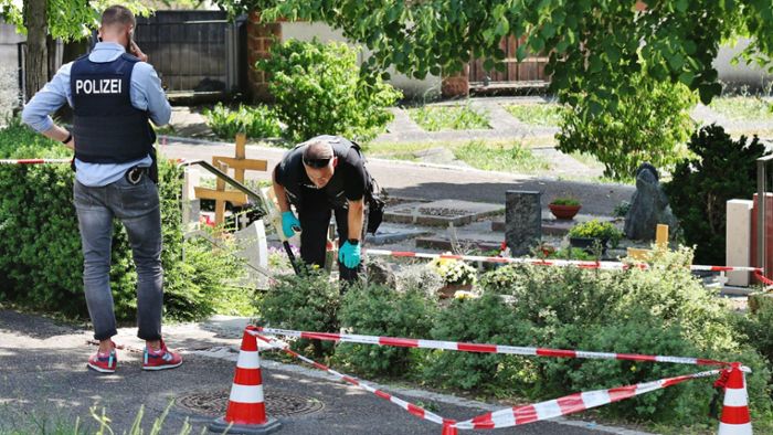 Handgranatenangriff in Altbach: Friedhof-Anschlag: Was die Polizei lieber nicht sagt
