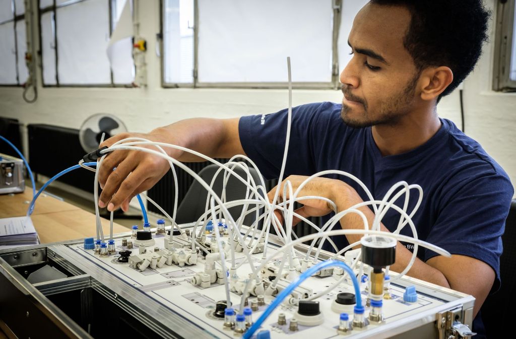 Nun startet der 22-jährige Eritreer eine Lehre zum Elektroniker für Betriebstechnik.