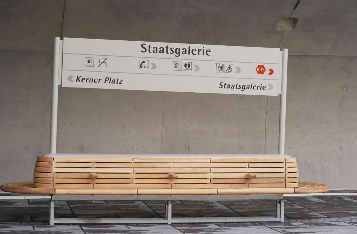 Die Haltestelle Staatsgalerie musste wegen des Bahnprojekts Stuttgart 21 neu errichtet und in ihrer Lage angepasst werden.