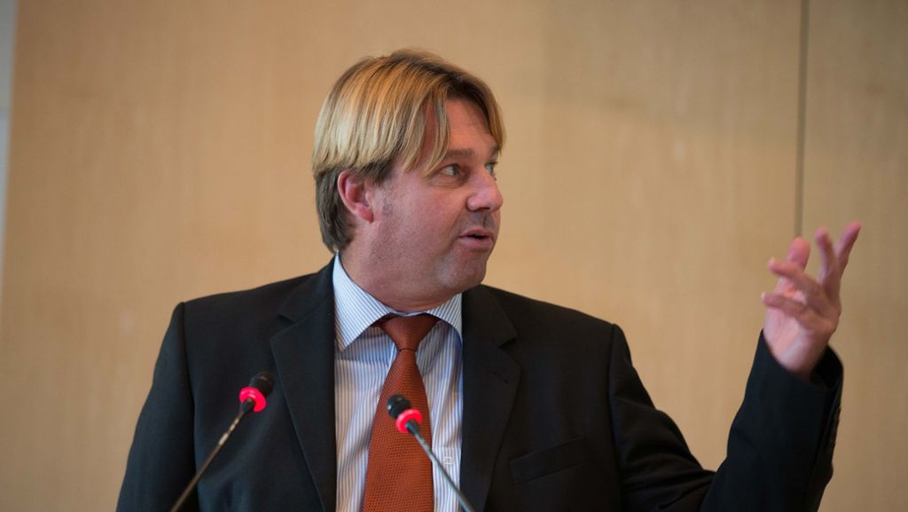  Der AfD-Stadtrat Bernd Klingler will einen Schlussstrich unter die Affäre um die von ihm veruntreuten 23 500 Euro ziehen. Er kündigt die Rückzahlung des Betrags an die Stadt an, kritisiert aber zugleich seine früheren Parteifreunde von der FDP. 