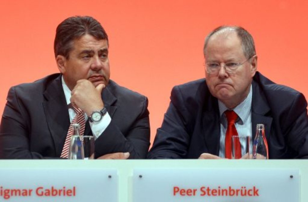Gewittergrollen an der Spitze: Der Kanzlerkandidat Peer Steinbrück (rechts) und SPD-Parteichef Sigmar Gabriel Foto: dpa
