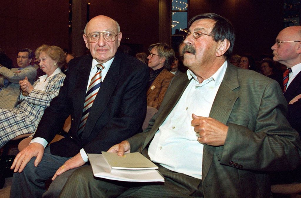 Sie waren zum Schluss bis aufs Blut zerstritten: Marcel Reich-Ranicki und Günter Grass (rechts). Legendär ist MRR’s Verriss von Grass’ Roman „Ein weites Feld“ 1995 im „Literarischen Quartett“