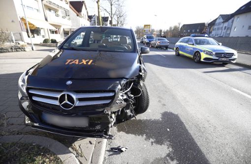 Die Audi-Fahrerin und ein Fahrgast im Taxi wurden leicht verletzt. Foto: 7aktuell.de/Simon Adomat