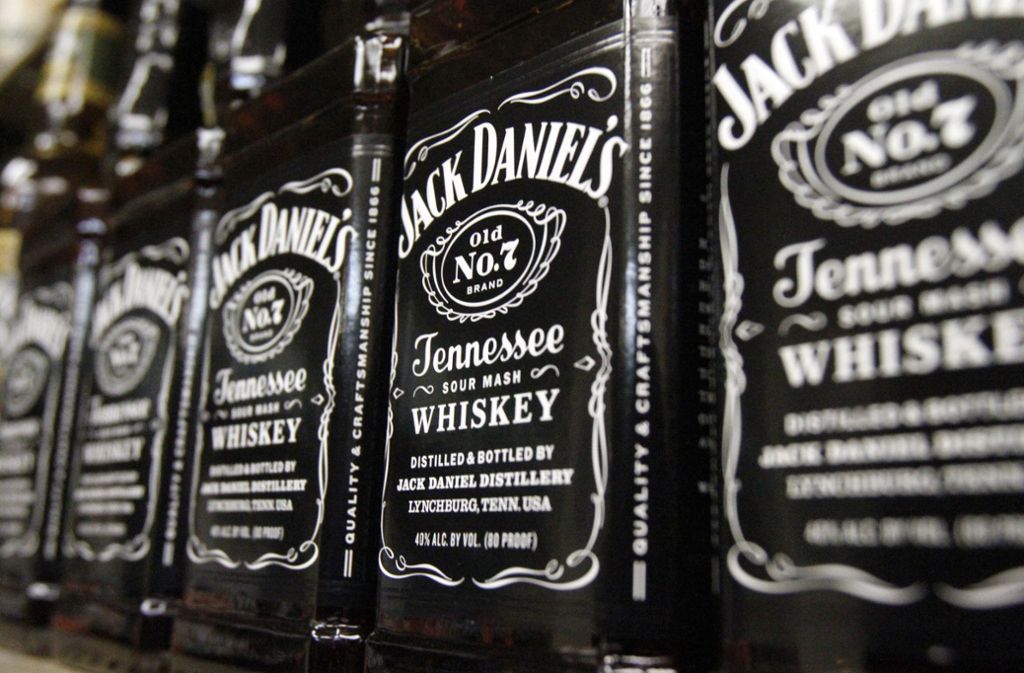 Amerikanischer Whiskey wurde bisher zollfrei importiert. Seit Freitag kommen zusätzliche Zollkosten von schätzungsweise 21 Millionen Euro auf den Staat zu.