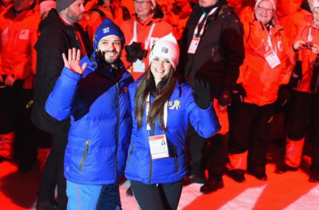 Bei der Eröffnungsfeier der nordischen Ski-Weltmeisterschaften waren alle Augen auf sie gerichtet: Prinz Carl Philip von Schweden und seine Verlobte Sofia Hellqvist. Foto: Getty Images Europe