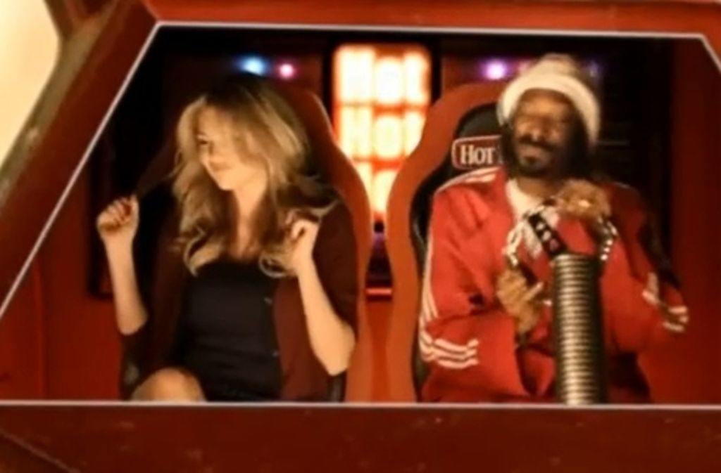 Rap über Hackfleischtaschen: Mit seinem Flow verführt Snoop Dogg selbst das Model Kate Upton – zumindest überzeugt er sie in einem Werbespot aus dem Jahr 2013 von den Qualitäten von fettigem Essen. „Eins, zwei, drei, auf in die Hitze, hör auf, Schäfchen zu zählen, beweg deine Füße zum Beat, ich wette du wunderst dich wer ich denn bin, ich bin der Bäcker, der ‚Hot Pockets’ wahr gemacht hat“, rappt Snoop Dogg. Wenn das kein Verkaufsargument ist...