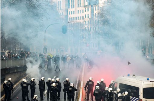In Brüssel gab es am Sonntag Proteste gegen die Corona-Maßnahmen. Foto: AFP/KENZO TRIBOUILLARD