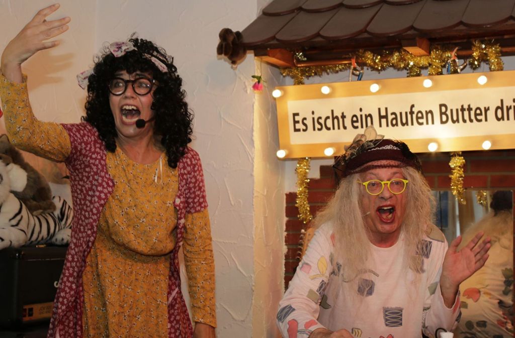 Babs Steinbock und Teflon Fonfara als Frau Kächele und Frau Peters im Jägerhaus in Untertürkheim.