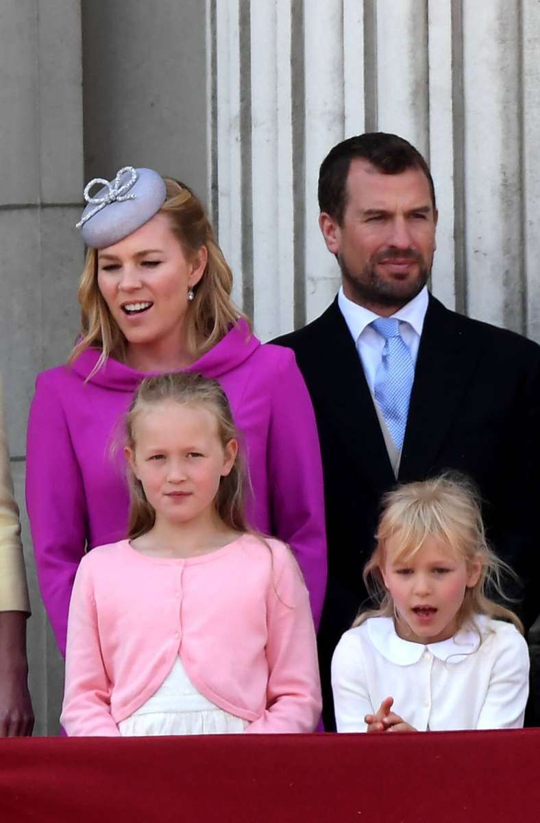 Savannah (links) ist die älteste Urenkelin von Queen Elizabeth II. und Prinz Philip. Sie und ihre Schwester Isla sind die Töchter von Peter Phillips und seiner Ex-Frau Autumn.