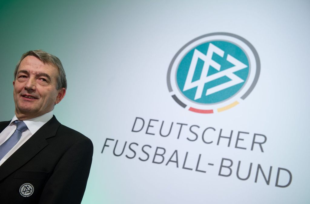 2012 bis 2015: Der frühere Sportjournalist Wolfgang Niersbach war lange Pressesprecher des DFB, dann Generalsekretär. Im März 2012 wurde er Nachfolger von Theo Zwanziger an der DFB-Spitze. Nach den Enthüllungen rund um die Heim-WM 2006 trat Niersbach am 9. November 2015 zurück.
