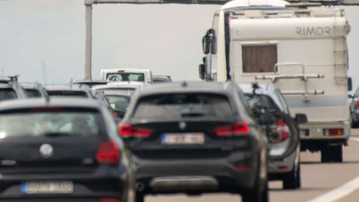 Unfall auf A8 bei Stuttgart: Auffahrunfall mit zwei Verletzten sorgt für Stau im Berufsverkehr