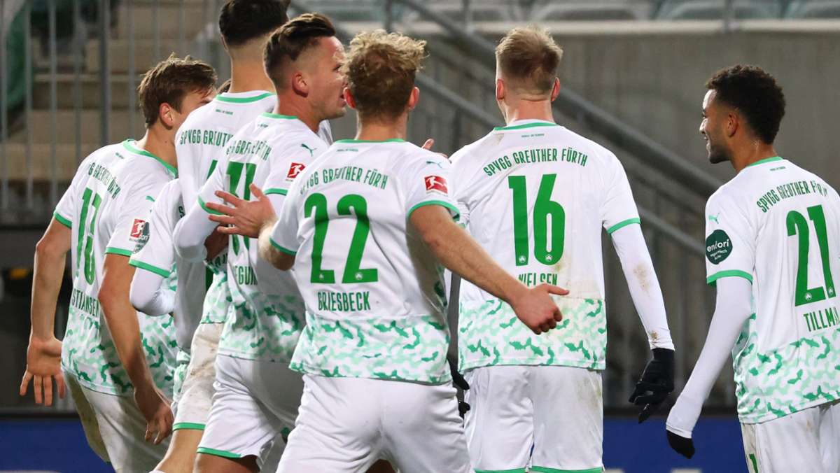  Mit dem ersten Heimsieg ihrer Bundesliga-Geschichte hat die SpVgg Greuther Fürth ihre schwarze Rekordserie von zwölf Niederlagen nacheinander beendet. Die Kleeblätter besiegten Union Berlin mit 1:0. 