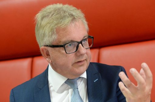 Bayern stärkt ihm gegen die Grünen den Rücken: Justizminister Guido Wolf, CDU Foto: dpa