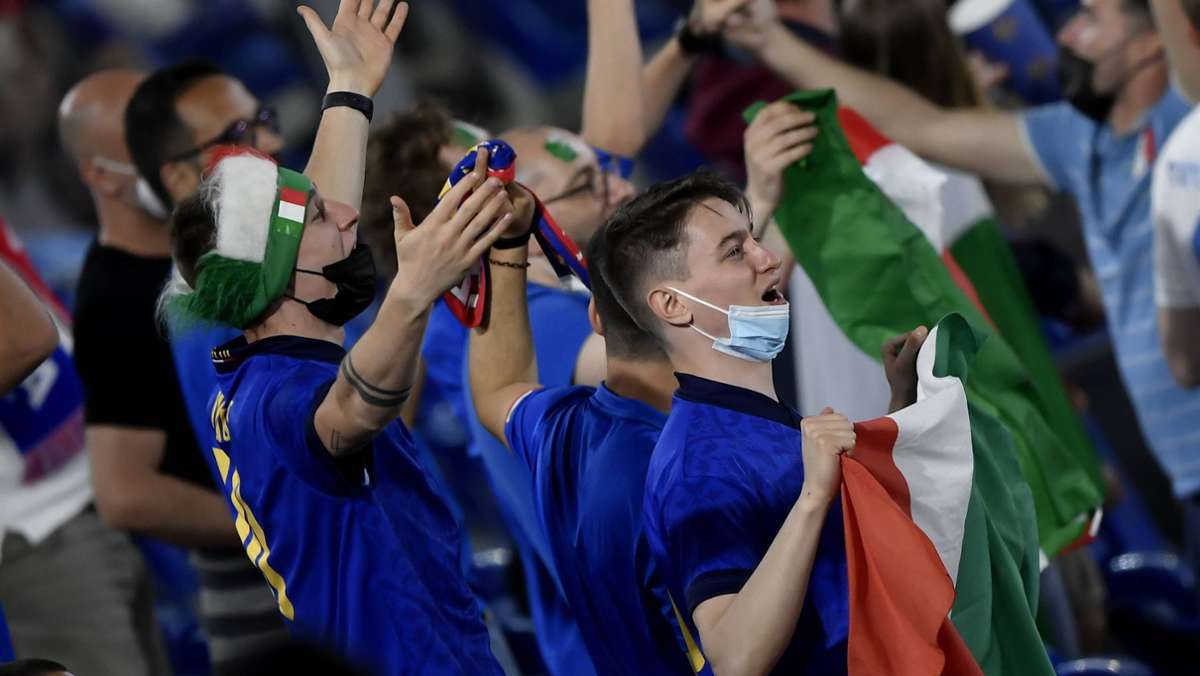  Spieltag zwei der Fußball-EM beginnt. Italien und Finnland können sich bereits den Weg in die K.o.-Runde ebnen. Dagegen stehen Mit-Gastgeber Russland und die Türkei nach ihren herben Auftaktpleiten schon unter Druck. 
