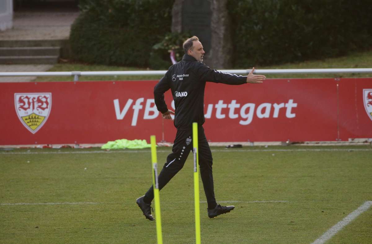 Elanvoll gibt der VfB-Trainer Pellegrino Matarazzo die Richtung vor.