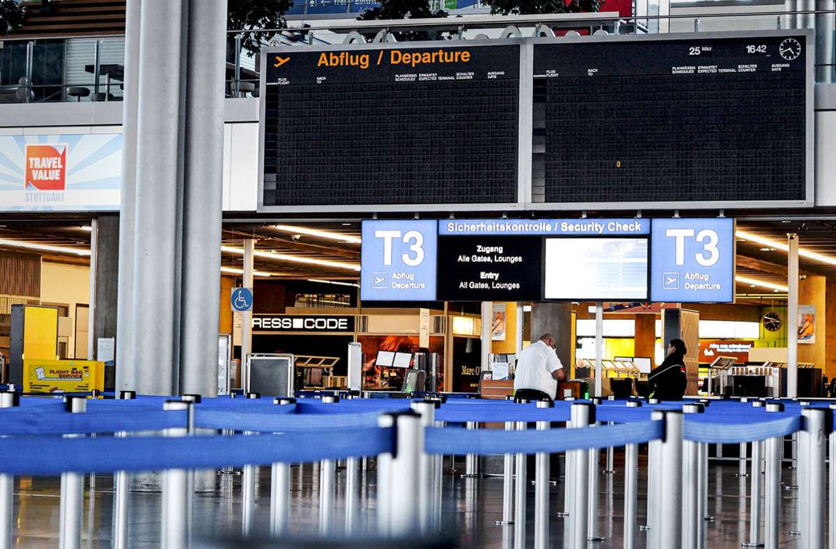 Keine Flüge, nirgendwohin: Im vergangenen Jahr blieb die Abflugtafel am Flughafen Stuttgart zeitweilig ganz leer – wegen des Lockdowns.