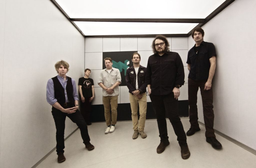 Die Band Wilco aus Chicago ist weltweit bekannt für ihren Alternative Country. Beim Preview-Konzert des New Fall Festivals sagte der deutsche Musiker und Entertainer Olli Schulz: „Für Wilco komm ich extra noch einmal aus Berlin. Das ist die beste Rock-Gruppe, die man sich derzeit live anhören kann.“