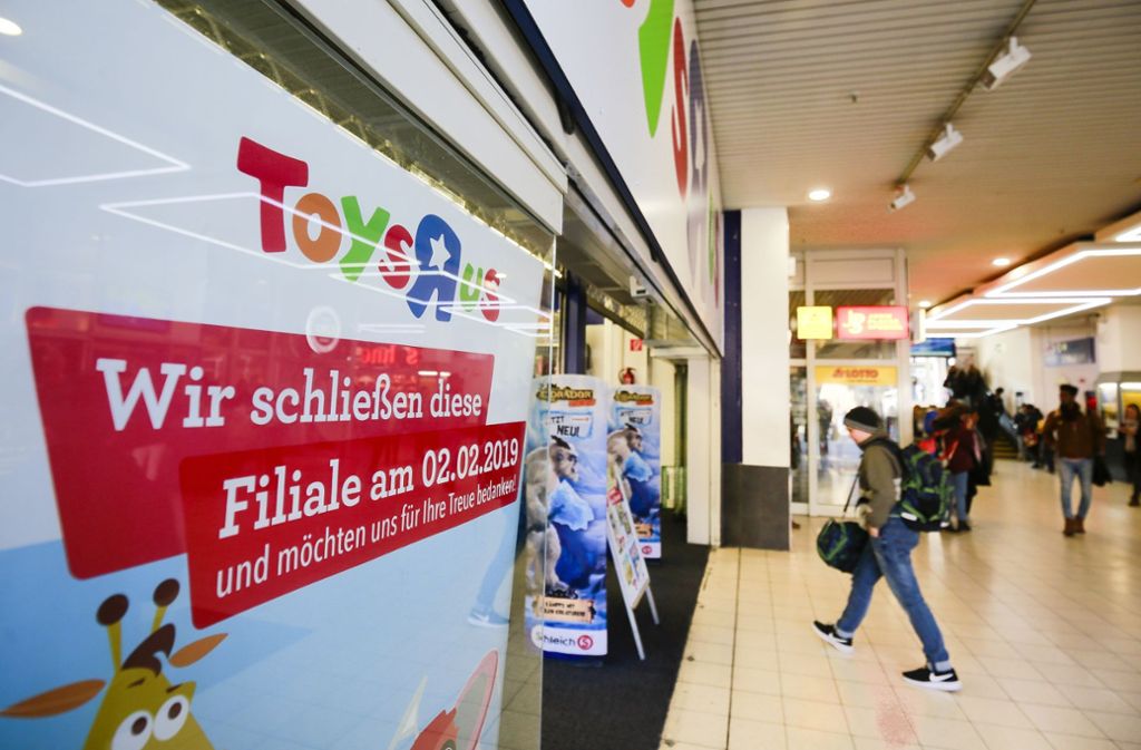 22. Januar: Es hat sich ausgespielt: Der Spielwarenladen Toys-R-Us im Ludwigsburger Bahnhof muss raus, 15 Mitarbeiter verlieren ihre Jobs. Die Gründe für das Aus sind unklar, bis heute steht der Laden leer.