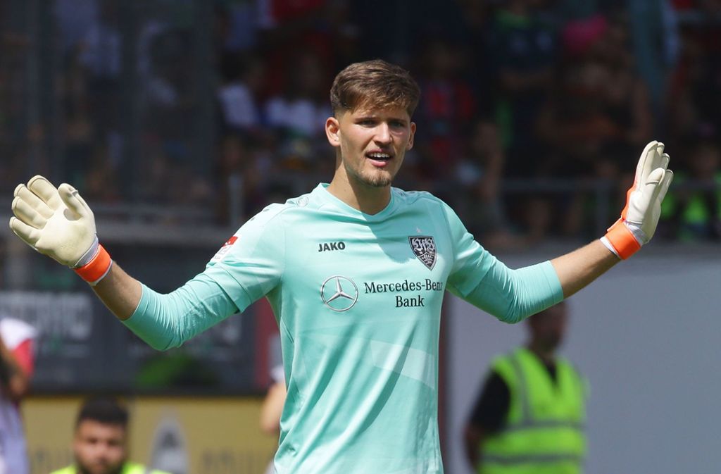 Gregor Kobel steht zwischen den VfB-Pfosten