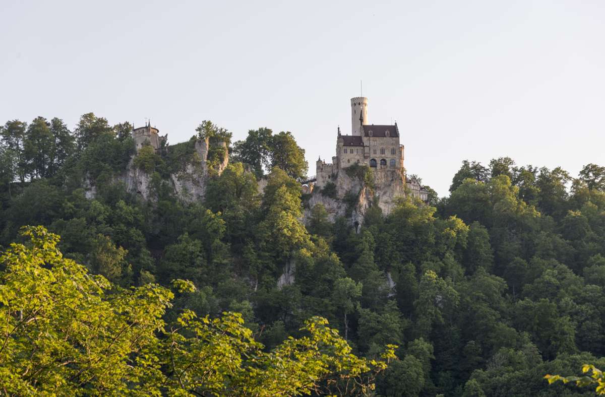 Nicht umsonst wird das Schloss Lichtenstein passend zu „Dornröschen“ auch das „Märchenschloss Württembergs“ genannt.