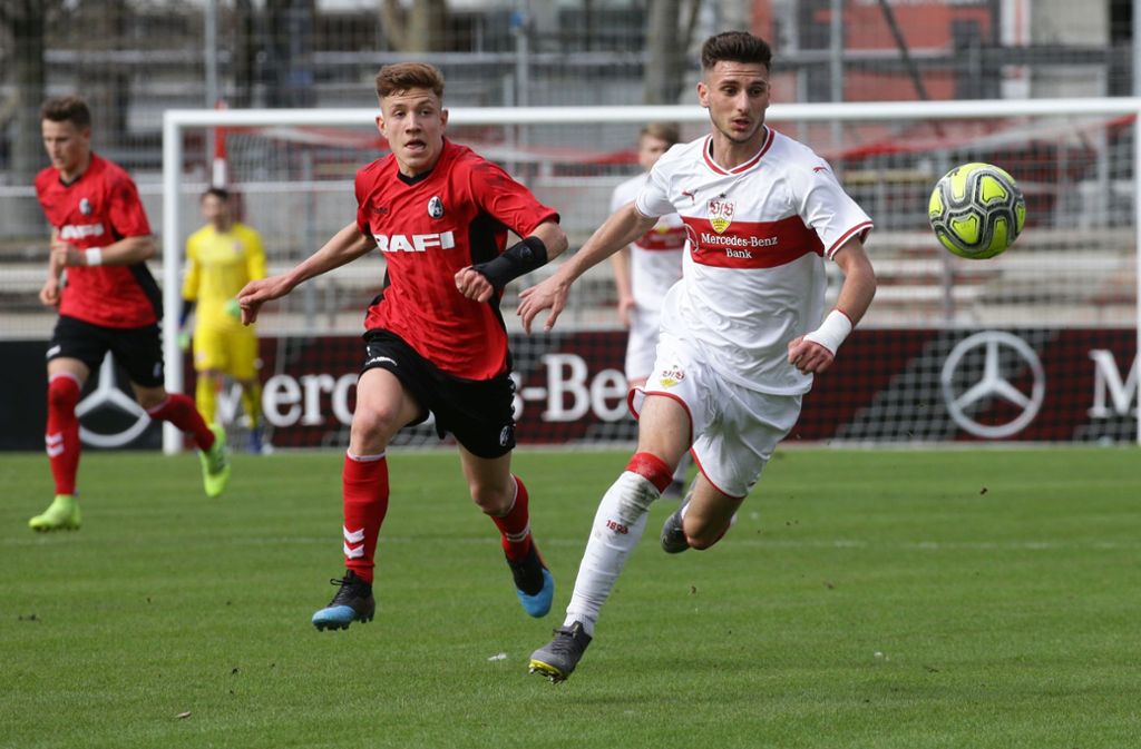 ... VfB-Stürmer Leon Dajaku (rechts) in beiden Spielen zum Einsatz.
