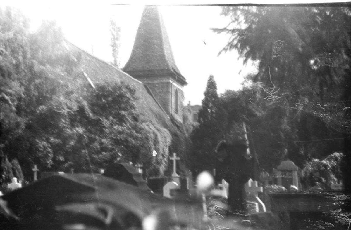 Aber schon das Bild zuvor von der Kapelle des Uff-Friedhofs in Bad Cannstatt ist nicht gerade gelungen.