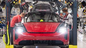 Stuttgarter Sportwagenbauer investiert: Porsche verstärkt Engagement  bei Batteriezellen