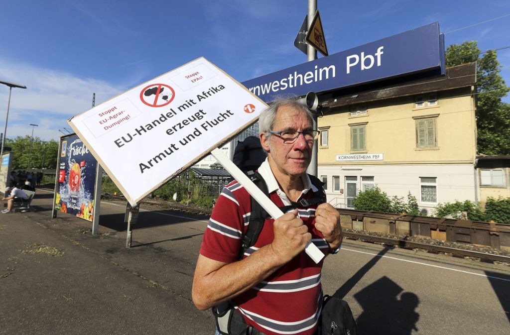 „Das sind genau die Schikanen der Polizei, die wir erwartet haben“, sagte der 68-jährige Mark Lawrence, der in Kornwestheim auf den Zug wartete.