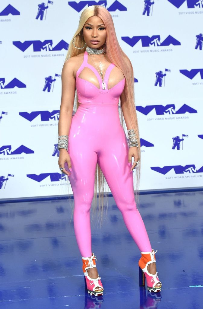 Nicki Minaj setzte bei den Awards auf pinkes Gummi.