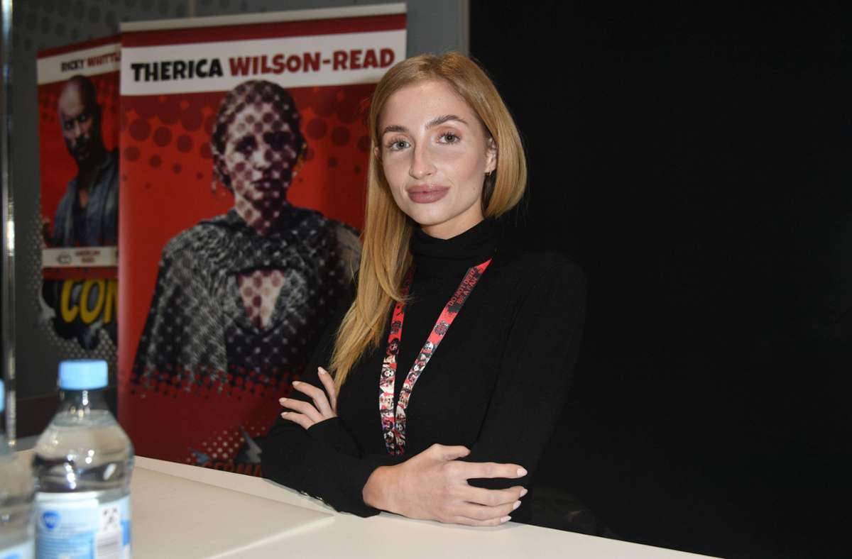 Autogramm 25 Euro, Fotosession 30 Euro: Therica Wilson Read aus der Serie „The Witcher“