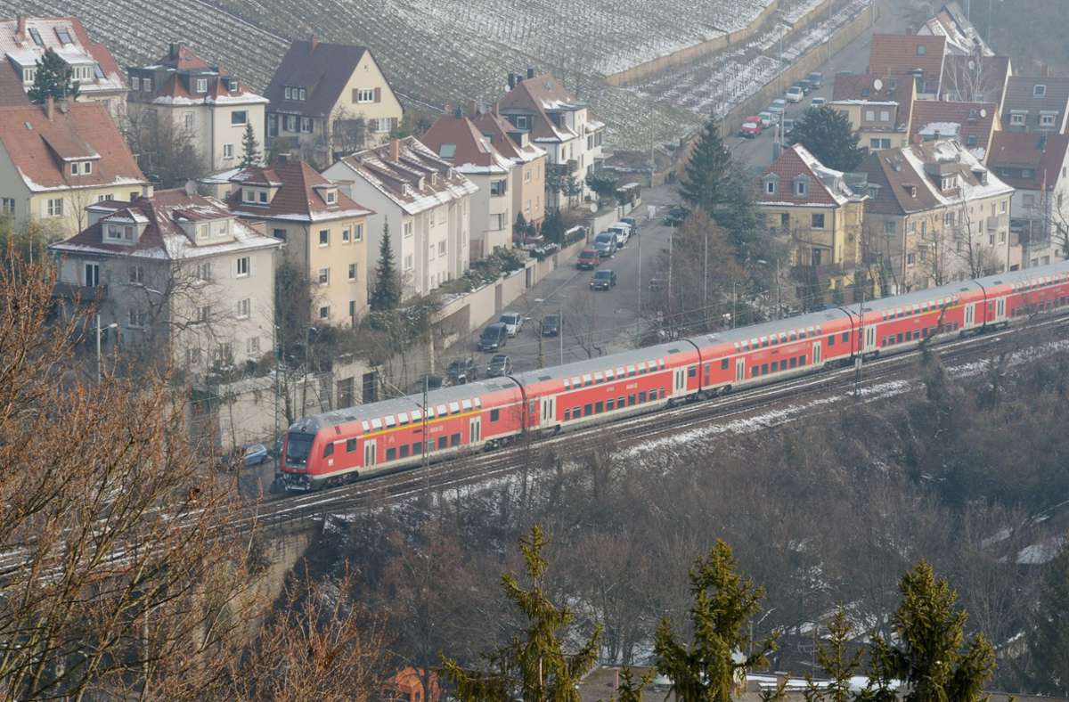 Die Gäubahn soll  über den Flughafen in die City  fahren. Foto: dpa/Kraufmann