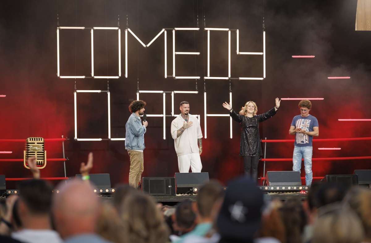 Comedy Clash mit (von links): Marvin Endres, Emmvee, Lisa Feller und Atze Schröder.