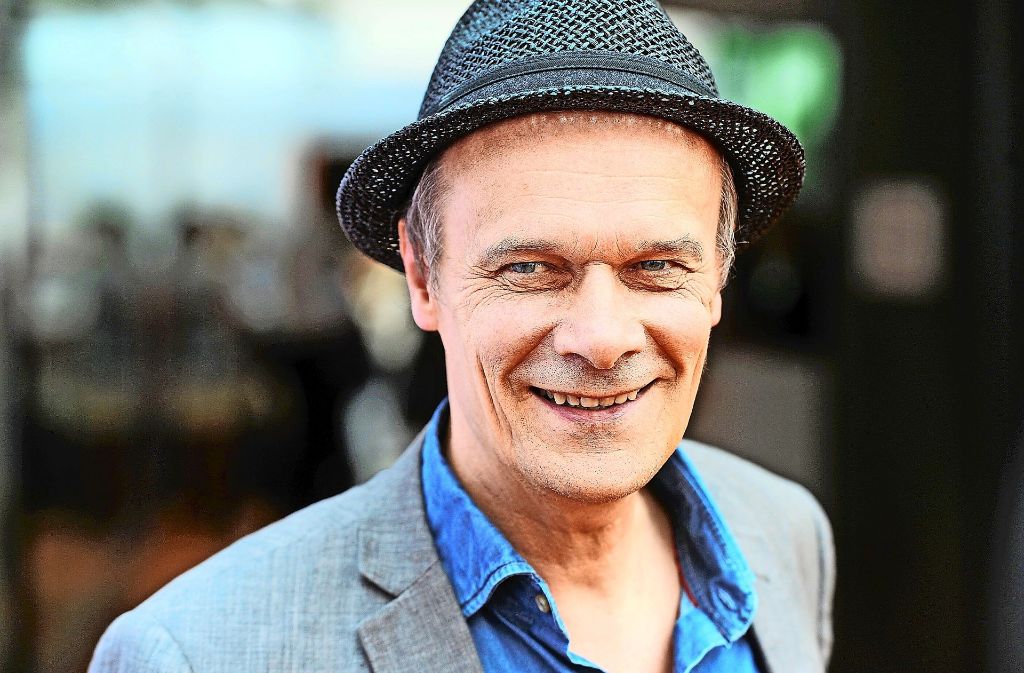 Der deutsche Schauspieler Edgar Selge kann ebenso gut Hut tragen...