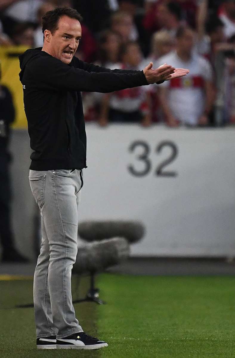 ... ist das Spiel allerdings noch lange nicht. VfB-Trainer Nico Willig sagte noch kurz vor der Partie, der VfB habe „Bock auf das Spiel“. Kurz nach dem Ausgleich entschließt er sich für einen Wechsel: Mario Gomez kommt in der 46. Minute für Daniel Didavi.