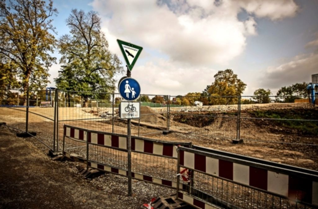 Am Rand des Rosensteinparks hat die Bahn mit Erdarbeiten begonnen. Foto: Lg/Piechowski