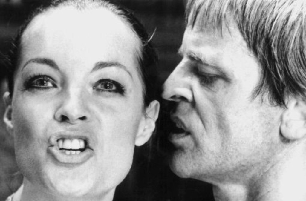 Künstlerisch stand Romy Schneider Anfang der 70er-Jahre auf dem Höhepunkt ihrer Karriere. In der der bizarren Komödie "Trio Infernal" (1974) brillierte sie als skrupellose und lebenshungrige Mordkomplizin und erhielt schließlich für ihre Darstellung in Nachtblende (1975 mit Klaus Kinski, Foto) den César als beste Hauptdarstellerin.