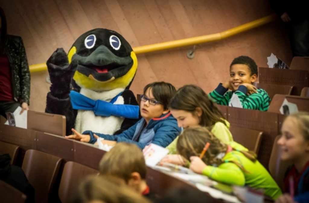 Auch Pinguin Paul war bei der Kinder-Uni dabei.